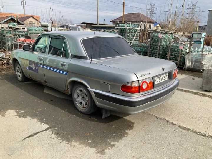 Легковой автомобиль ГАЗ-31105