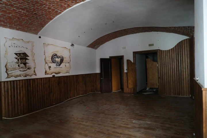 Право аренды помещения площадью 1058,5 кв. м в Апраксином дворе.