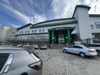 Административное здание банка, площадь 9130 кв. м, кадастровый номер 86:11:0102011:43, а также земельный участок площадь 9135 кв. м, з, кадастровый номер 86:11:0101008:81.