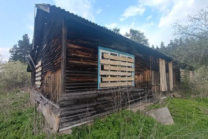 Нежилое здание, площадь 125,6 кв.м с земельным участком площадью 2190 кв.м,: Ярославская область, Угличский район, г. Углич, п. Мебельщиков, д. 19