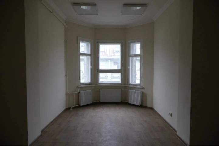 Право аренды помещения площадью 358 кв. м в Апраксином дворе