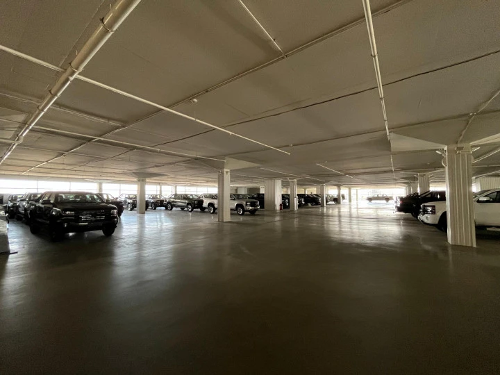 Продажа доли в размере 100% уставного капитала одного из самых крупных Дилерских автоцентров в Москве и МО ГК «Обухов» Домодедово, вдоль трассы А-105, ведущей в аэропорт «Домодедово» с готовой инфраструктурой и наработанной сетью поставщиков