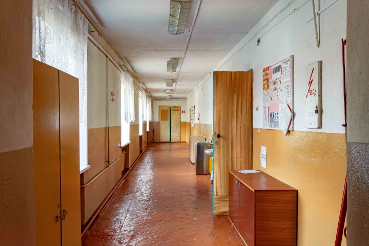 Имущественный комплекс: земельный участок 11 289 кв.м. с расположенными на нем зданиями (7 объектов), по адресу: Липецкая область, м.о. Измалковский, с. Слобода, ул. Маяковского, д.24