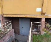 Нежилое помещение - 113,7 кв. м., кадастровый номер 74:36:0209016:5886. Адрес: Челябинская обл., г. Челябинск, ул. Эльтонская 1-я, д. 48, пом. 5, цокольный этаж.
