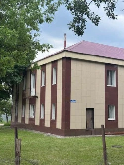 Здание общежития, 818,9 кв. м, зем.уч., 2 112 кв. м, адрес: г. Подольск, пр-д Авиаторов, д. 10, 2 эт.,  кад. №  50:55:0010287:29, кад. №  50:55:0010290:17, земли населенных пунктов, под общежитием, ограничения прав на зем.уч., предусмотренные ст 56 ЗК РФ.