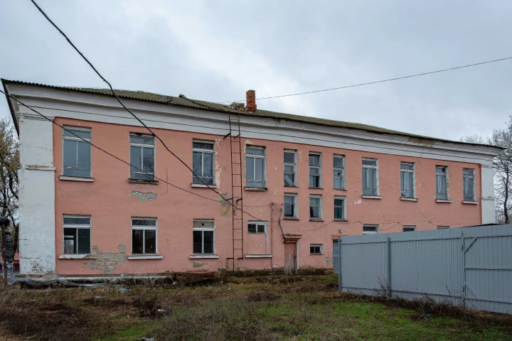 Земельный участок площадью 2 495 кв.м., категория земель: земли населенных пунктов, кад.№: 48:04:1030125:13 с объектами недвижимости по адресу: Липецкая обл., Добринский р-н, с. Талицкий Чамлык, ул. Советская, д.37