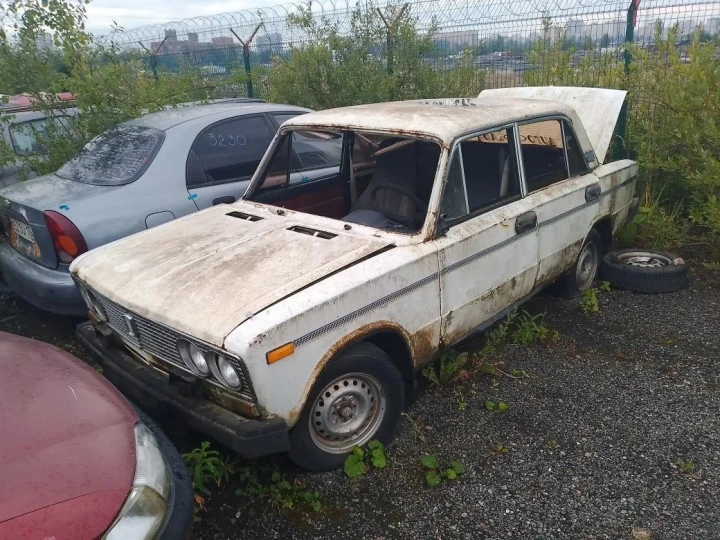Транспортное средство  ВАЗ Год выпуска  н/д Цвет кузова - белый Государственный регистрационный знак   Р333УВ178 (VIN  н/д)