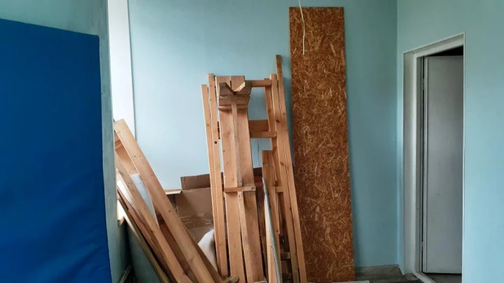 Нежилое здание с ЗУ.