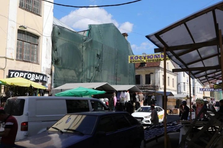 Право аренды помещения площадью 1058,5 кв. м в Апраксином дворе.