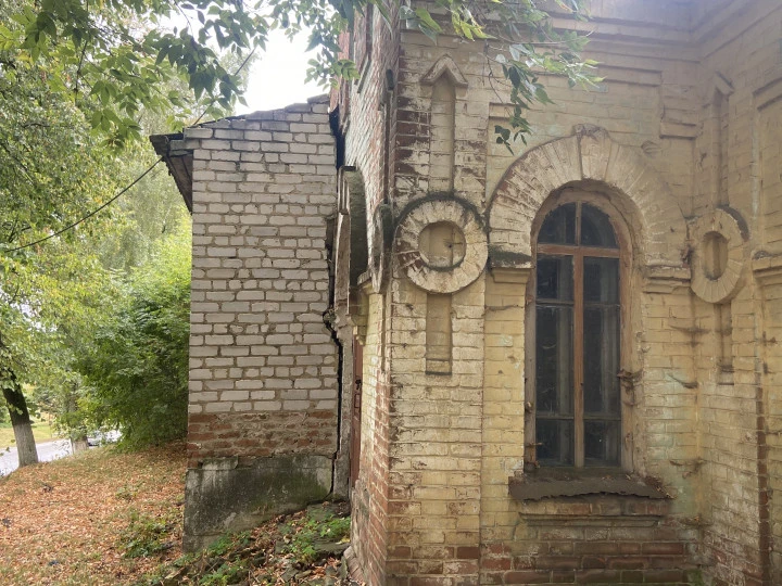 Здание и земельный участок в г. Обоянь.