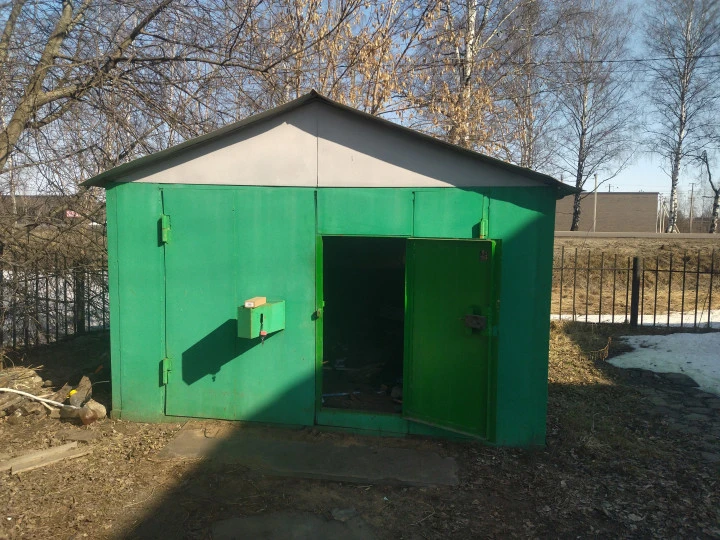 Здание 430,8 кв.м с земельным участком 1186 кв.м, гаражный бокс в ГК "Символ": Ярославская область, м. о. Ярославский, рп. Лесная Поляна, дом 11