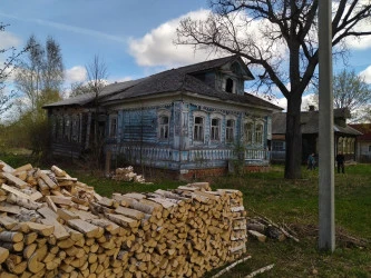 Здание 114,7 кв.м с земельным участком 526 кв.м:  Ярославская область, м.р. Угличский, с/п Ильинское, деревня Щипнево, д.2