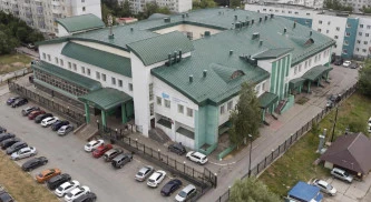 Административное здание банка, площадь 9130 кв. м, кадастровый номер 86:11:0102011:43, а также земельный участок площадь 9135 кв. м, з, кадастровый номер 86:11:0101008:81.