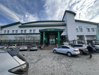 Административное здание банка, площадь 9130 кв. м, кадастровый номер 86:11:0102011:43, а также земельный участок площадь 9135 кв. м, з, кадастровый номер 86:11:0101008:81.