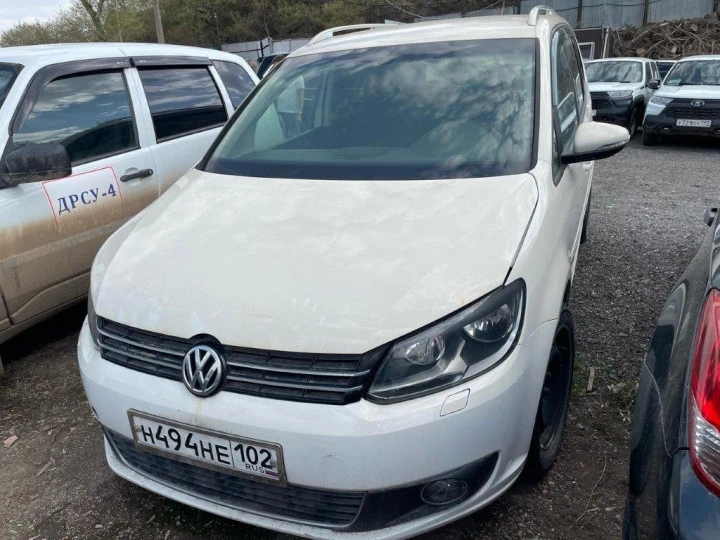 Volkswagen Touran, белый, 2012 года выпуска, VIN WVGZZZ1TZCW077889. г.Уфа.