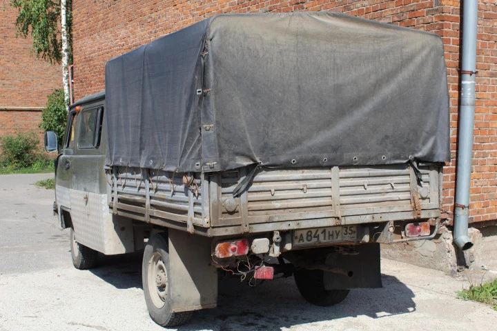Автомобиль УАЗ-39094 (идентификационный номер (VIN) XTT39094060462408, год выпуска 2006, кузов №39094060104605, цвет ЗАЩИТНЫЙ)