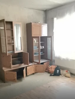 Жилое помещение (3-ком. квартира), пл. 82,5 кв.м., эт.2, КН 50:04:0010512:197, адрес: г. Дмитров,  ул. Пионерская,  д.2, кв.90. Ограничение: ипотека в пользу ОАО Коммерческий банк «Мастер-Банк»