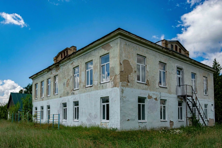 Имущественный комплекс (4 здания + 5 500 кв.м. земли)  Липецкая область, Измалковский муниципальный округ, село Пятницкое, улица Черкасская, дом 3