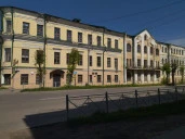 Здание 3-х этажное, общ.пл. 2845,9 кв.м, земельный участок, общ.пл. 2074 кв.м: Ярославская область, г. Ростов, ул. Покровская (бывш. Ленинская), д. 40