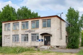 Имущественный комплекс в составе которого 3 здания общей площадью 1 669,3 кв.м. и земельный участок площадью 15 131 кв.м. в д. Ясенок Липецкой области