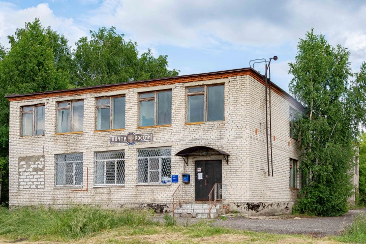 Имущественный комплекс в составе которого 3 здания общей площадью 1 669,3 кв.м. и земельный участок площадью 15 131 кв.м. в д. Ясенок Липецкой области