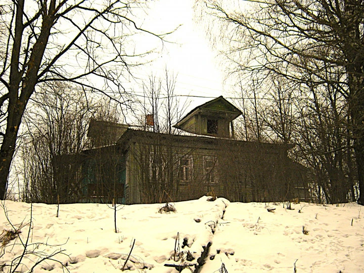 Нежилое здание площадью 90,2 кв. м,  земельный участок, площадью 696  кв.м: Ярославская обл., м.о. Переславль-Залесский, с. Глебовское, ул. Московская, д. 78