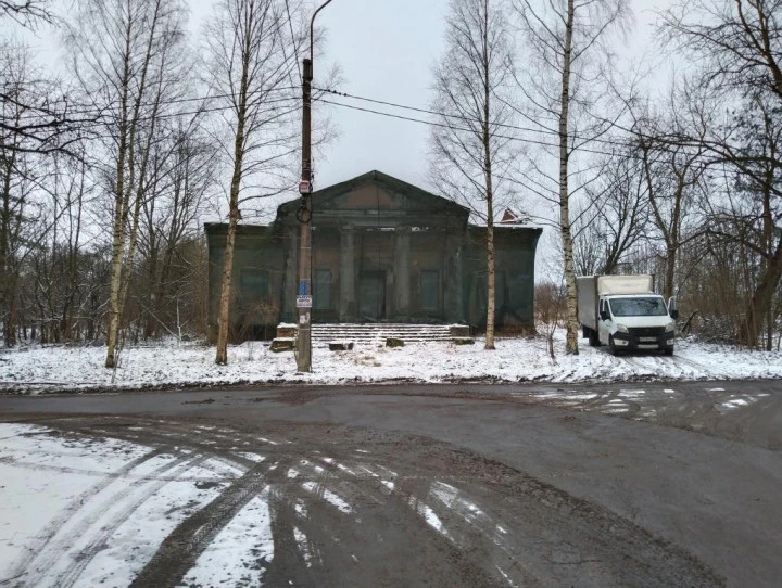Здание с участком в Красном Селе