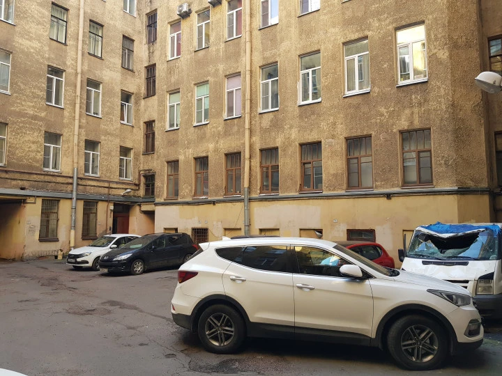 Нежилое помещение 96,8 кв.м. у ст.м. "Горный институт"