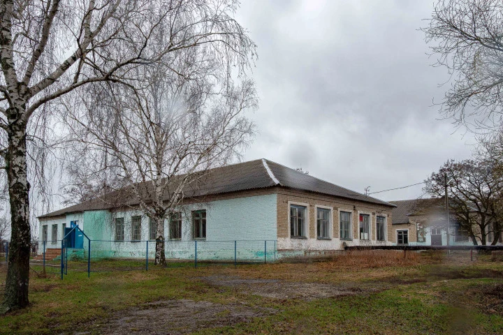 Имущественный комплекс в составе 4 объектов недвижимости и земельного участка по адресу: Липецкая область, Усманский район, с. Пластинки, ул. Центральная, д. 17