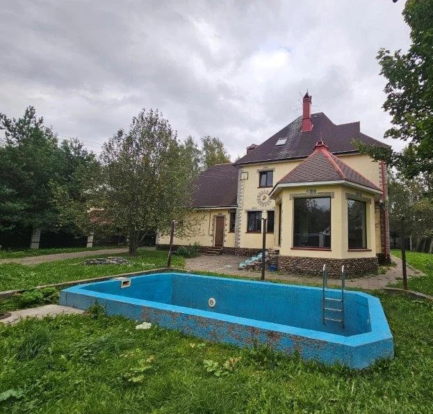 Коттедж  318,3 кв. м с участком 1 200 кв. м в дер. Аро