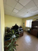 Нежилое помещение 389 кв.м и секционные ворота Aluteh Pro Trend 4470 x 4810 x 2220 в здании Литер В3, расположенные по адресу: Курская область, г. Курск, ул. Магистральная, д. 17, помещ. 15 на 1 этаже, пом.2,4-5,8,9,9а,10-12 на 2 этаже