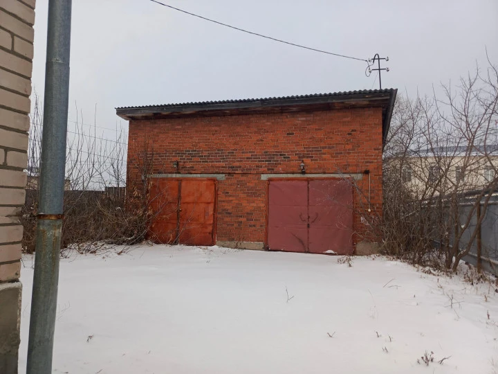 Единым лотом: Помещение на 1 этаже 372,4 кв. м., г. Екатеринбург, ул. Бебеля, д. 138; Здание (гараж), 51,2 кв. м, 16/100 доли в праве собственности на ЗУ, 1 440 кв. м, с. Туринская Слобода, ул. Первомайская, д. 24.