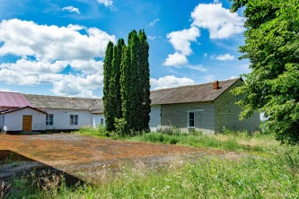 Имущественный комплекс: земельный участок 11 289 кв.м. с расположенными на нем зданиями (7 объектов), по адресу: Липецкая область, м.о. Измалковский, с. Слобода, ул. Маяковского, д.24