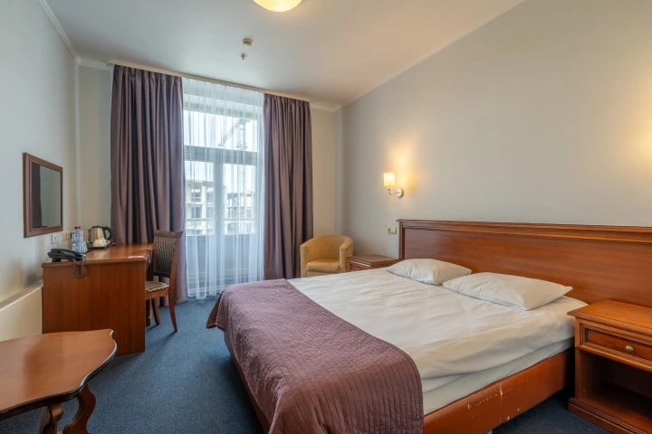 Гостиница 4* в  г. Ярославле, на Московском пр-те, д. 10/15, с земельным участком