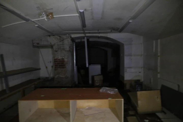 Право аренды помещения площадью 2304,8 кв. м в Апраксином дворе.