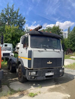 Грузовой седельный тягач МАЗ 64229