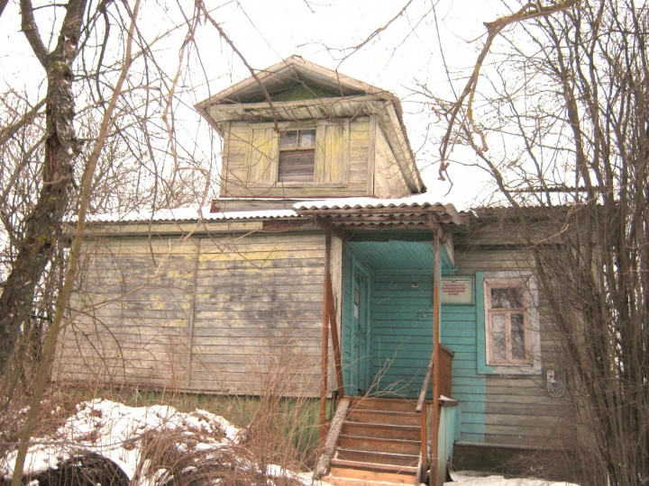 Нежилое здание площадью 90,2 кв. м,  земельный участок, площадью 696  кв.м: Ярославская обл., м.о. Переславль-Залесский, с. Глебовское, ул. Московская, д. 78