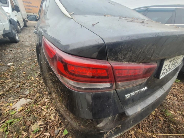 Автомобиль KIA OPTIMA, 2018, Идентификационный номер: XWEGW413BJ0006542, принадлежащий Продавцу на праве собственности, что подтверждается Договором купли-продажи № ОВ/Ф-39512-02-01-С-01 от 28.04.2018 г.