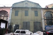Право аренды нежилого здания площадью 853 кв. м в Апраксином дворе