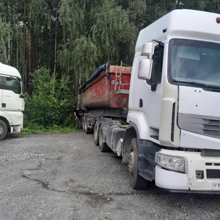 Грузовой тягач седельный Renault Premium 440.26Т, 2012, Идентификационный номер: X9P25KPA000002785, принадлежащий Продавцу на праве собственности, что подтверждается Договором купли-продажи № 3033-РБ/09(Т) от 19.09.2023.