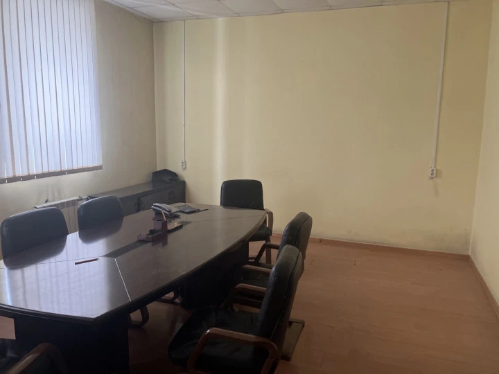Имущественный комплекс 4717,6 кв.м. с газом, котельной и 400 кВт на участке 1,5 га под производство/склад. Новосибирская обл., р.п. Колывань, ул. Шоссейная, 41/2.