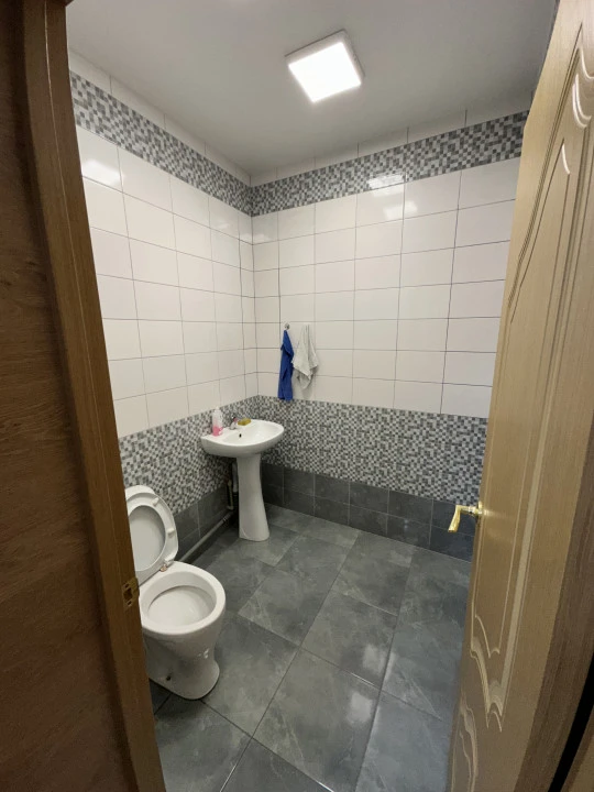 Нежилое помещение 389 кв.м и секционные ворота Aluteh Pro Trend 4470 x 4810 x 2220 в здании Литер В3, расположенные по адресу: Курская область, г. Курск, ул. Магистральная, д. 17, помещ. 15 на 1 этаже, пом.2,4-5,8,9,9а,10-12 на 2 этаже