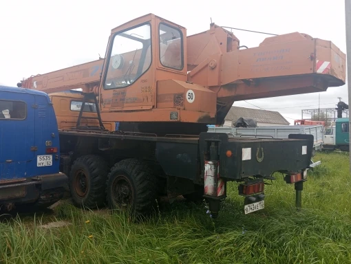 Кран автомобильный на базе шасси УРАЛ-5557-1151-40