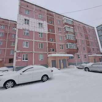 Помещение, назначение: жилое, площадью 50,8 кв.м, расположенное по адресу: Ямало-Ненецкий автономный округ, г.Ноябрьск, ул.Дзержинского, д.20Б, кв.13. Кадастровый номер: 89:12:110707:792.  Обременения (ограничения): залог в пользу АО «Старбанк».