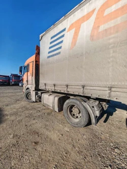 Полуприцеп KRONE SD, 2018, Идентификационный номер: WKESD000000825776, принадлежащий Продавцу на праве собственности, что подтверждается Договором купли-продажи № ОВ/Ф-287242-07-01-С-01 от 30.05.2023 г.