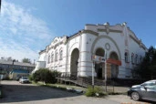Здание Банка, площадью 1415,6 кв.м., с гаражом, площадью 188,7 кв.м., по адресу: Амурская область, г. Шимановск, ул. Комсомольская, д. 33