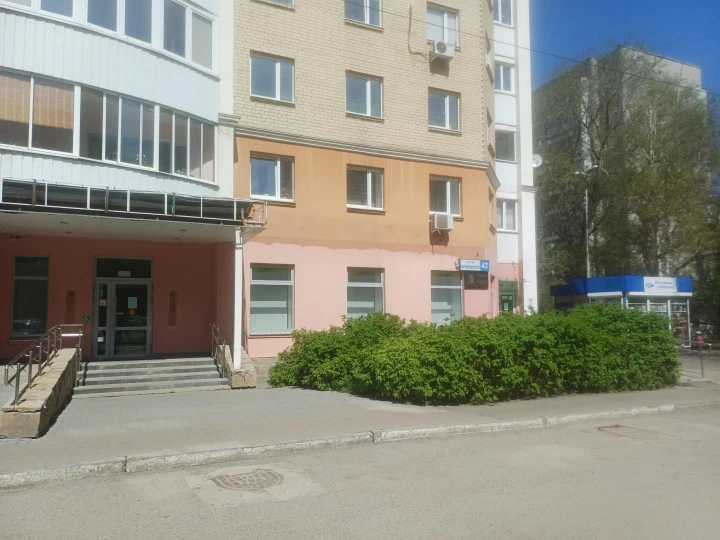 Нежилое помещение, общей площадью 250,4 кв. м, расположенное по адресу: Свердловская область, г. Екатеринбург, ул. Черняховского, д. 43.