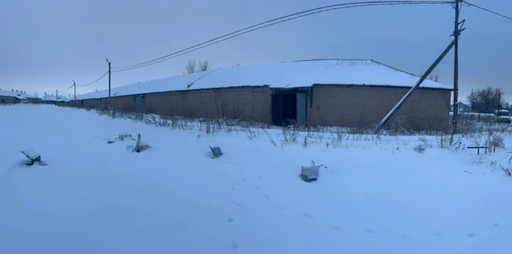 Нежилые здания 3 437,8 кв. м, железнодорожный путь - протяженность 440 м.: Оренбургская обл., р-н Соль-Илецкий, г. Соль-Илецк, ул. Орская, дом 113/1,  ЗУ - 23 094 +/-53 кв. м, по адресу: г. Соль-Илецк, ул. Орская, дом 113/1
