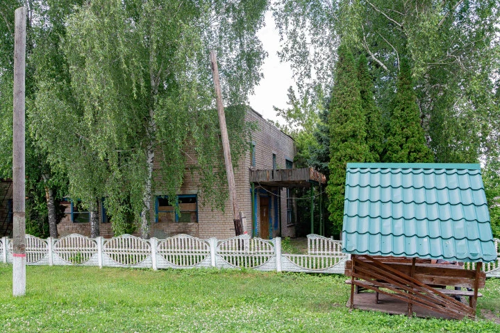 Нежилое здание 629 кв.м. с земельный участком 1 111 кв.м. в д. Ясенок Липецкой области.