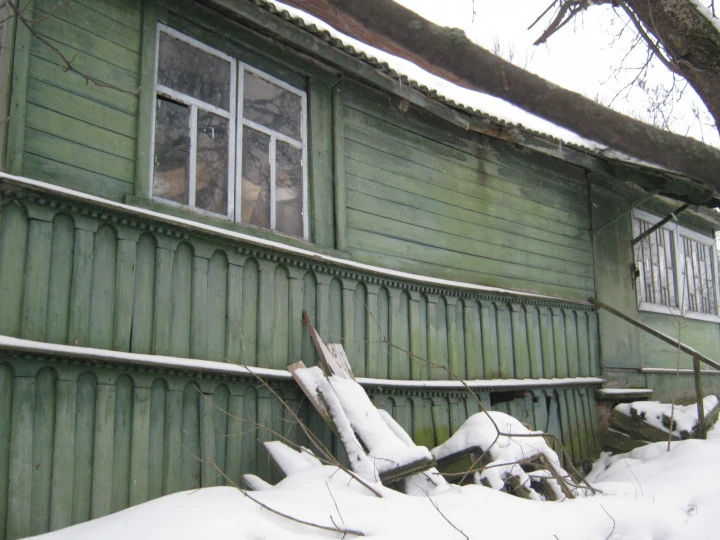 Нежилое здание площадью 90,2 кв. м,  земельный участок, площадью 696  кв.м: Ярославская обл., м.о. Переславль-Залесский, с. Глебовское, ул. Московская, д. 78